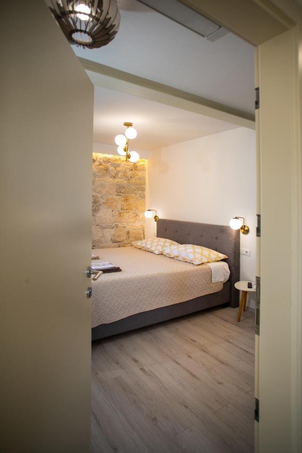 Apartments And Rooms Luan 로비니 외부 사진