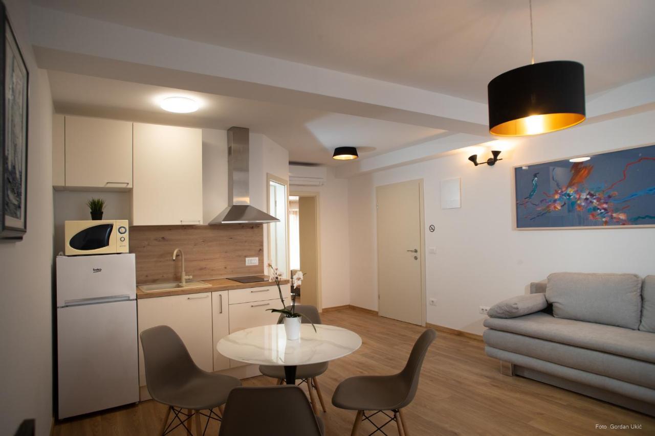 Apartments And Rooms Luan 로비니 외부 사진