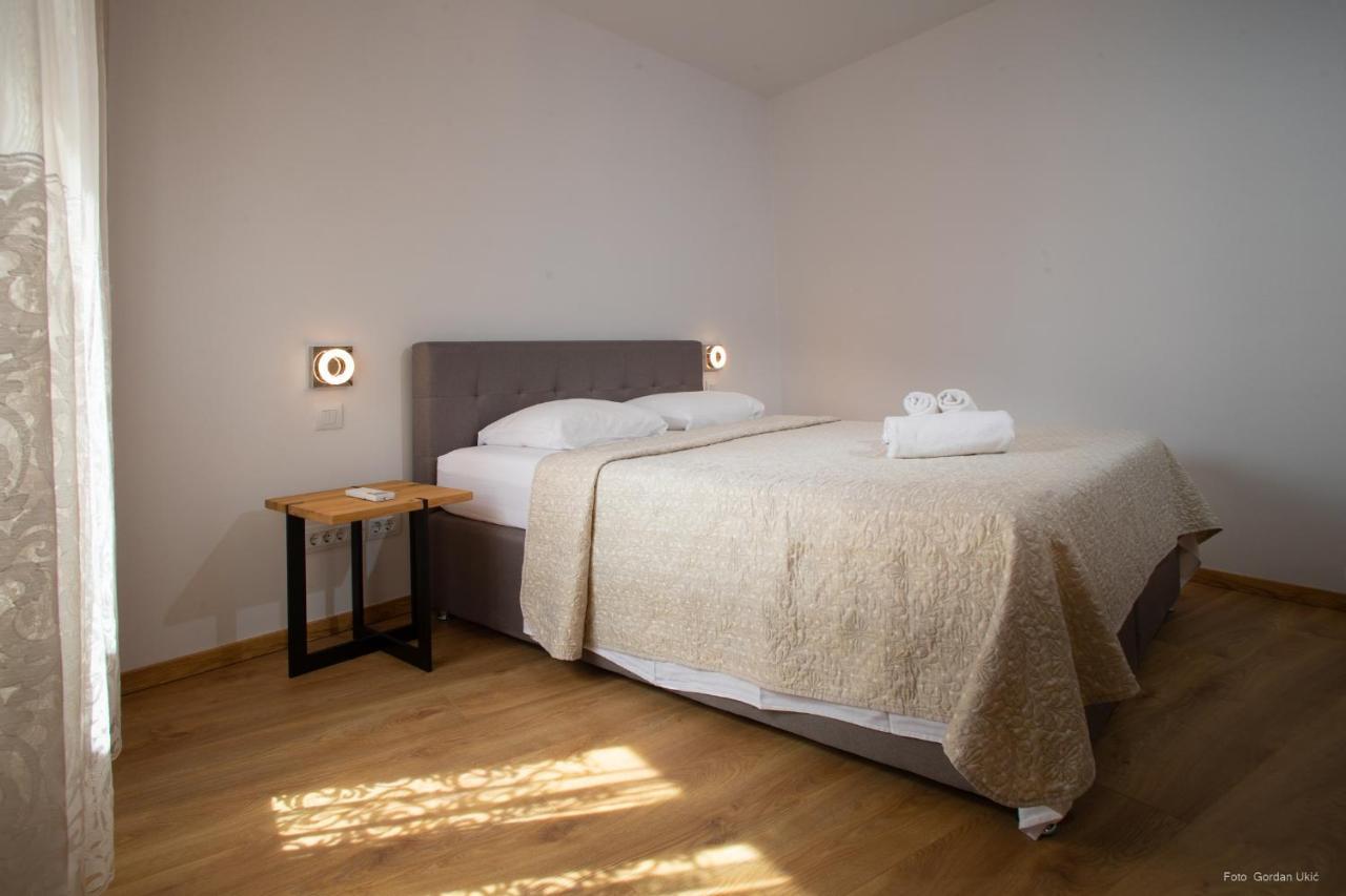 Apartments And Rooms Luan 로비니 외부 사진