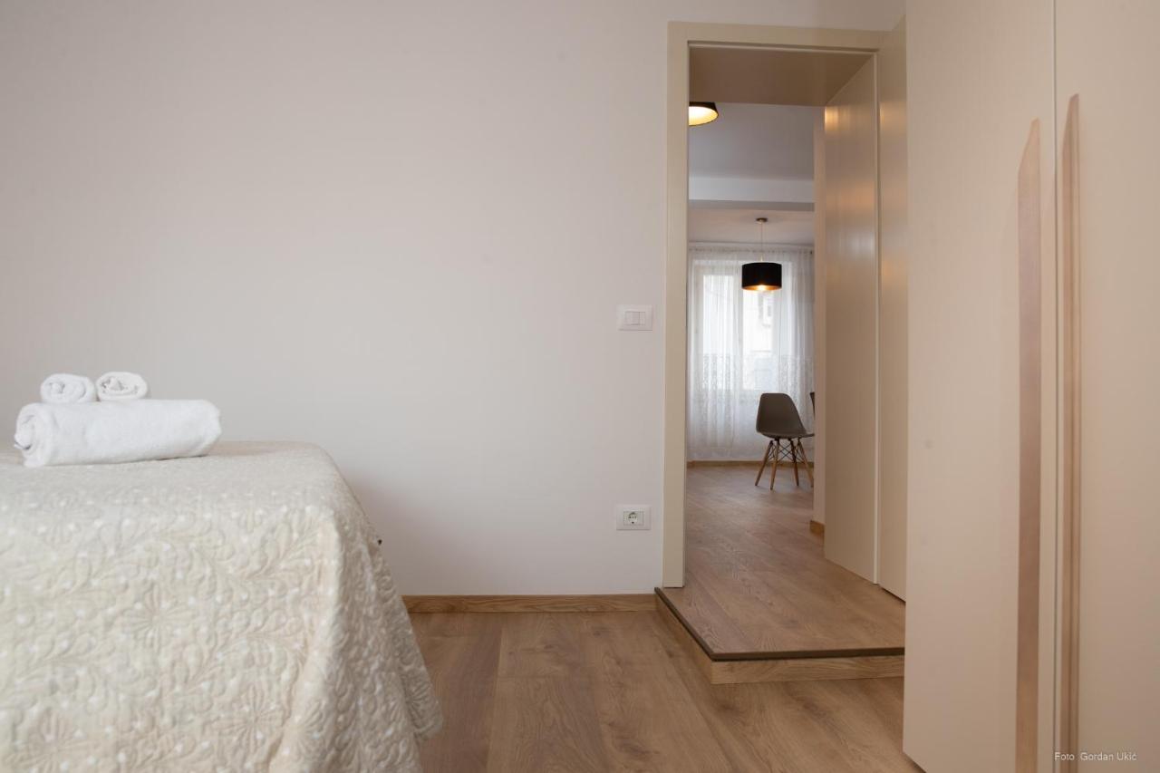 Apartments And Rooms Luan 로비니 외부 사진