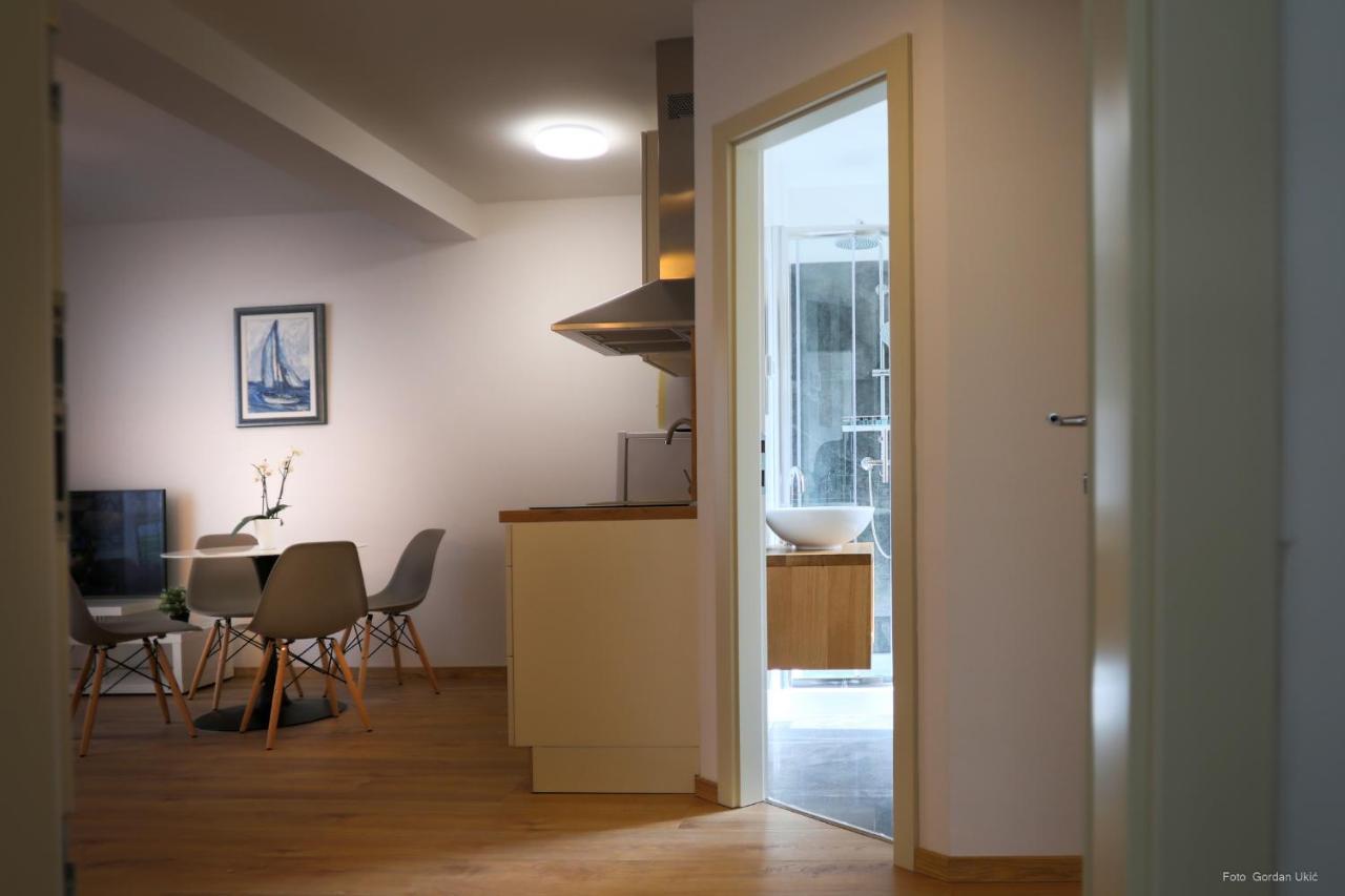 Apartments And Rooms Luan 로비니 외부 사진